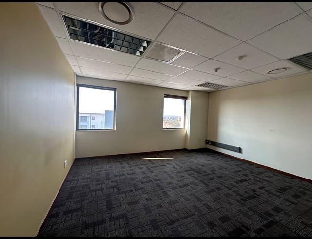 432M² OFFICE TO LET IN ECO PARK ESTATE